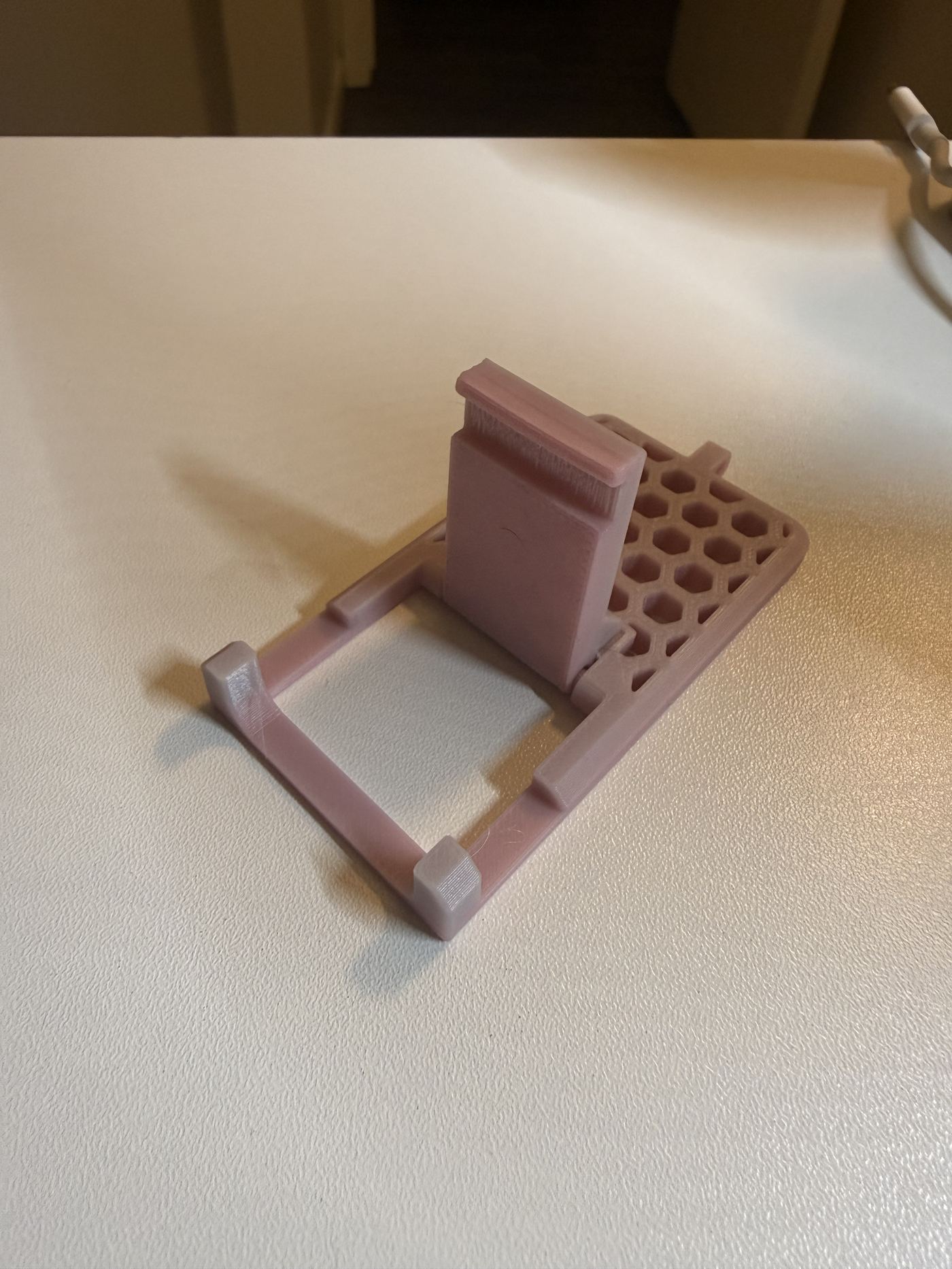 Honeycomb-vented phone stand, pink finish