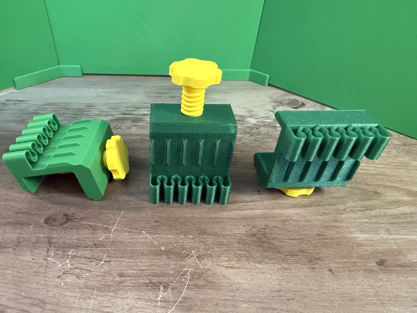 Small mechanical winch or press mechanism with a yellow hand crank